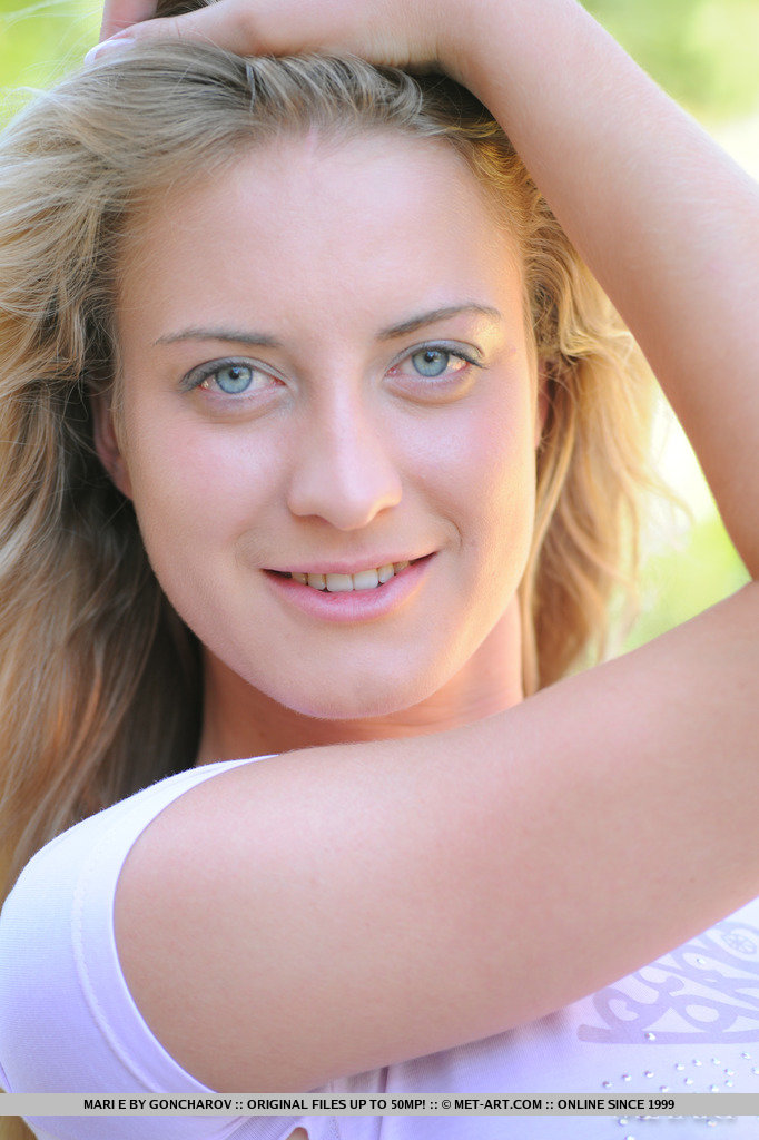 Metart Mari E in Presenting Mari fullsize image 01