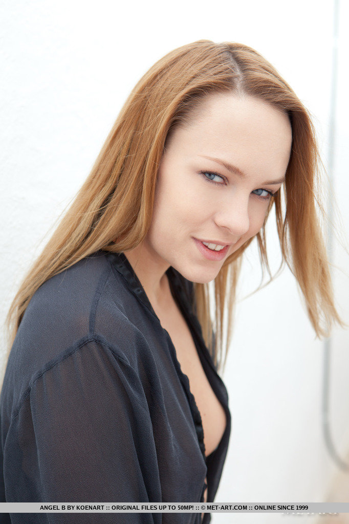 Metart Angel B in Vicolo fullsize image 01