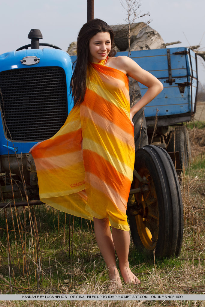 Metart Hannah E in Sponda fullsize image 01