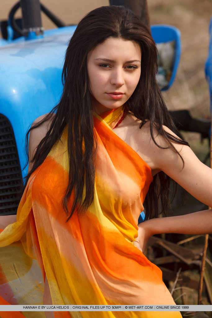 Metart Hannah E in Sponda fullsize image 02