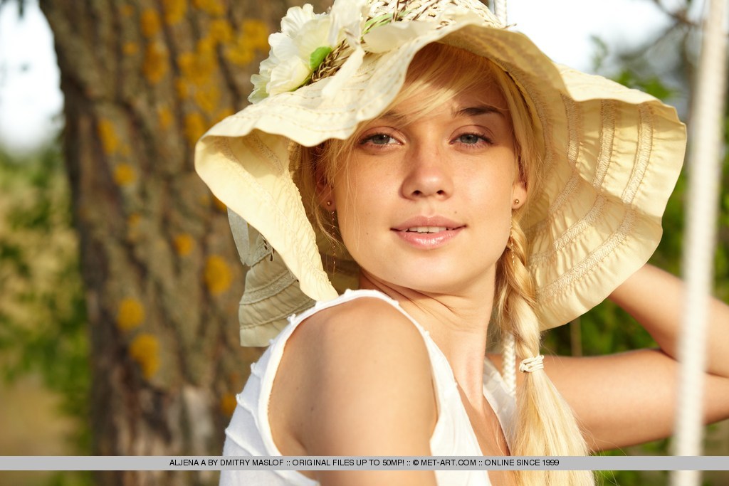 Metart Aljena A in Livadi fullsize image 01