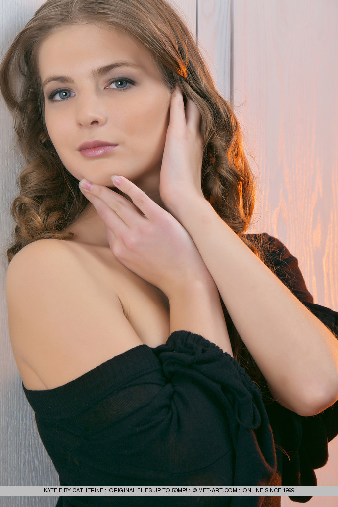 Metart Kate E in Presenting Kate fullsize image 01