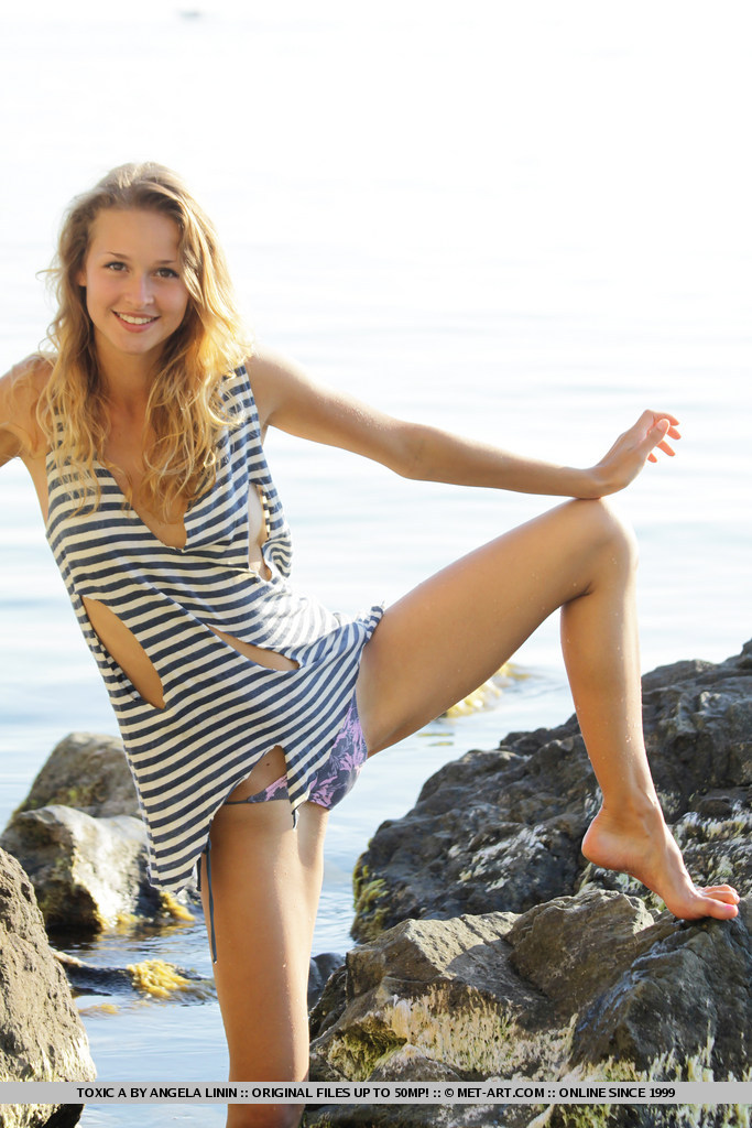 Metart Toxic A in Rozdarty fullsize image 04