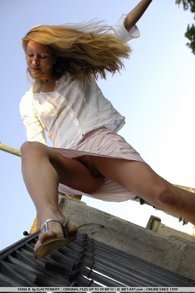 Metart Yana B in In Public fullsize image 18