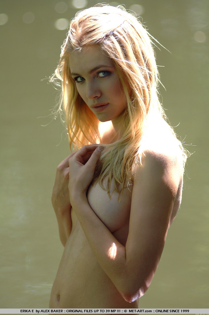 Metart Erika E in Amazzonia fullsize image 01