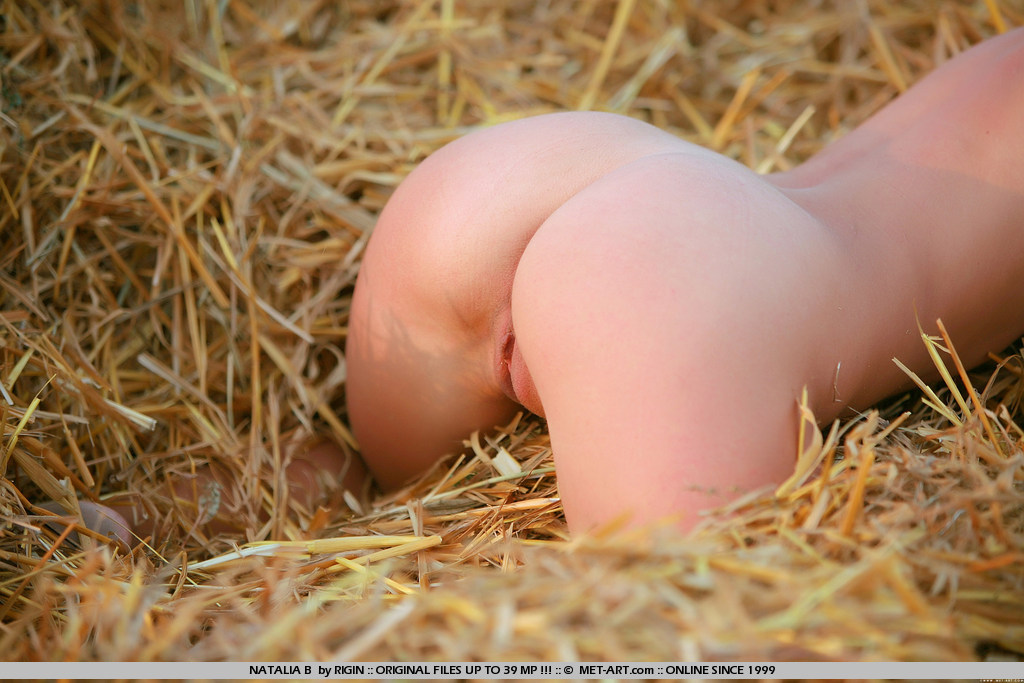 Metart Natalia B in Hellika fullsize image 14