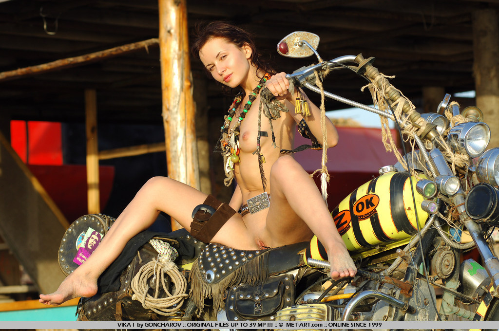 Metart Vika I in Presenting Vika fullsize image 09
