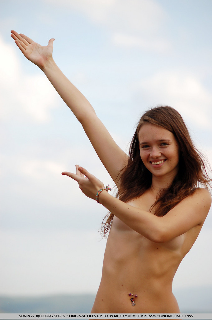 Metart Sonia A in Presenting Sonia fullsize image 05