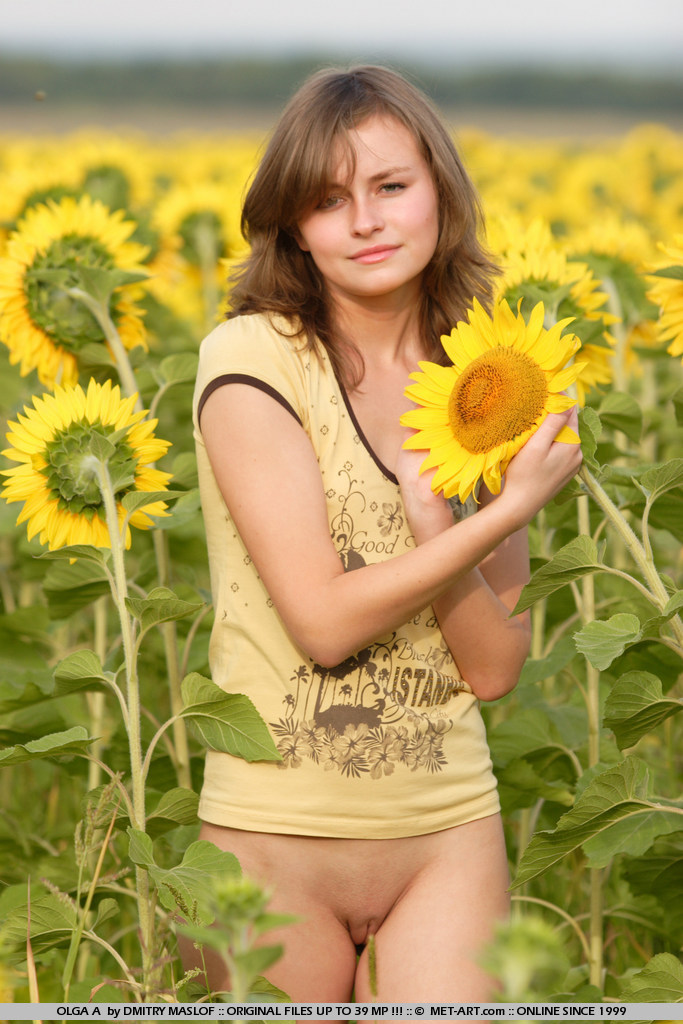 Metart Olga A in Presenting Olga fullsize image 01