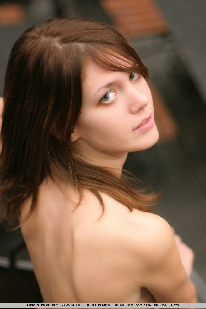 Metart Itna A in Presenting Olga fullsize image 05