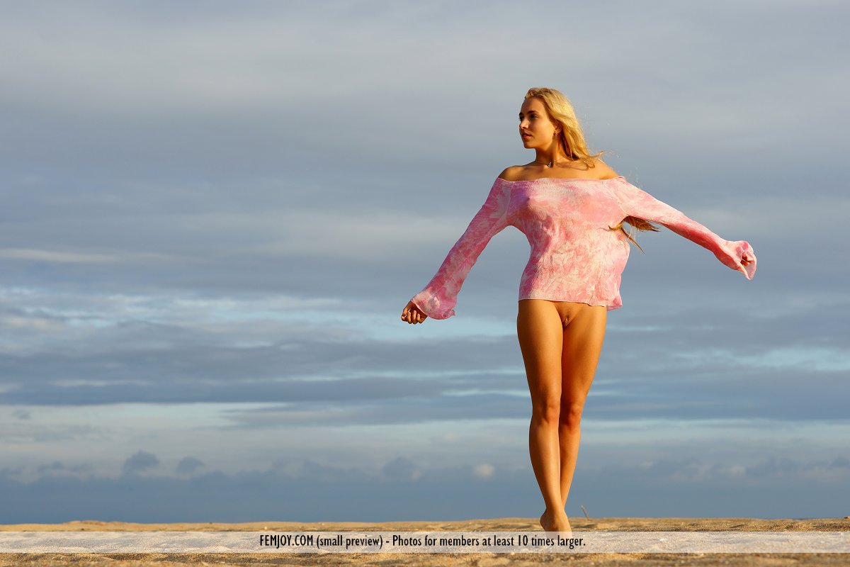 Femjoy Kaethe in Glamour At The Beach fullsize image 01