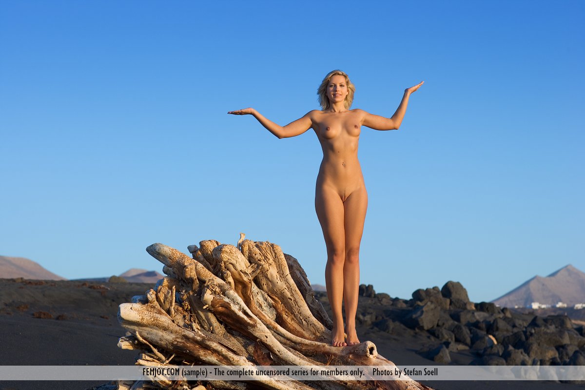 Femjoy Jenni in Lost In Space fullsize image 06